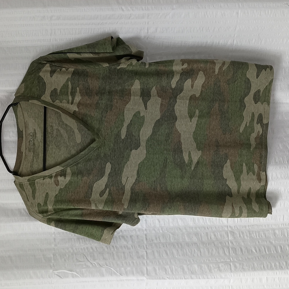 Lucky Brand V-neck Camo Print Tee L NWOT